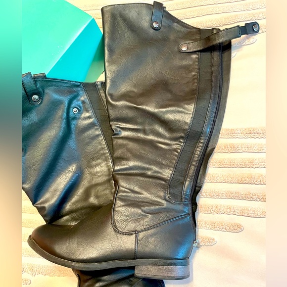 Maurices wendy wide calf boot with back zipper and gore in black - Picture 2 of 6